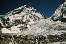 F2-013 EBC Icefall Zelte klein.jpg